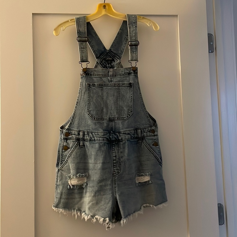 Short overalls